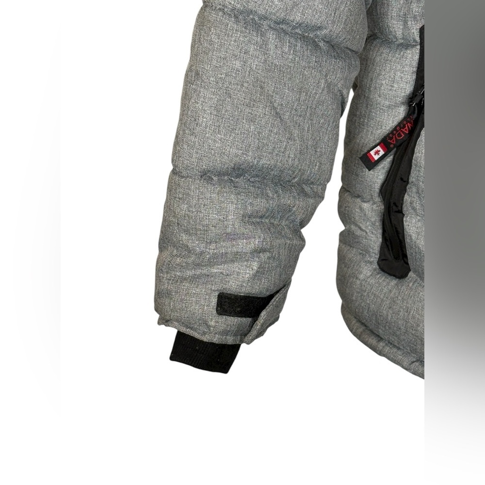 Canada Weather Gear heavyweight puffer‎ jacket in gray heather with black trim. - Picture 9 of 13